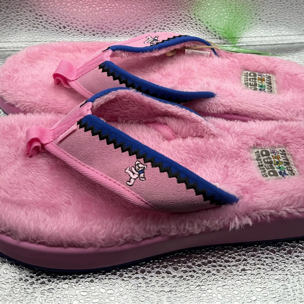 Pink Fuzzy Flip-Flop Sandals - Casual Comfort